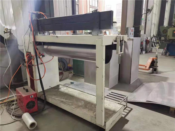 專用雙層保溫?zé)焽枳詣?dòng)焊接設(shè)備